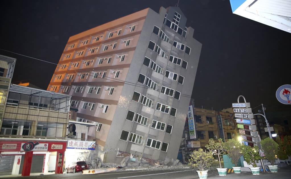 Taiwán: salvan a 123 personas de edificio colapsado