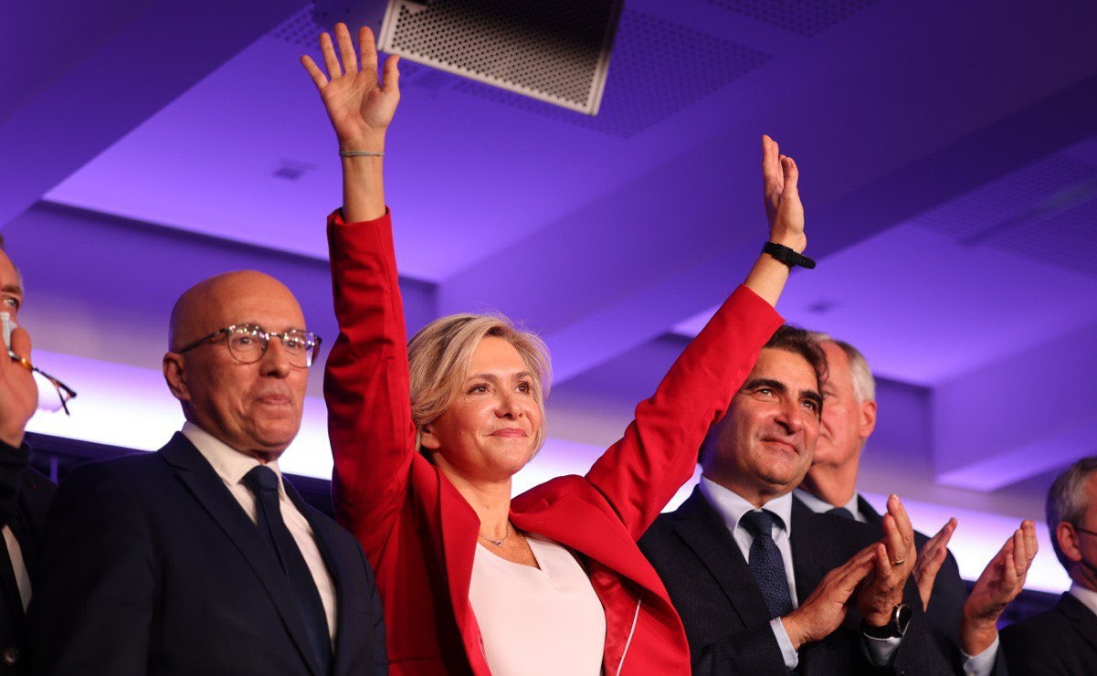 Derecha francesa elige a mujer para enfrentar a Macron en elección presidencial