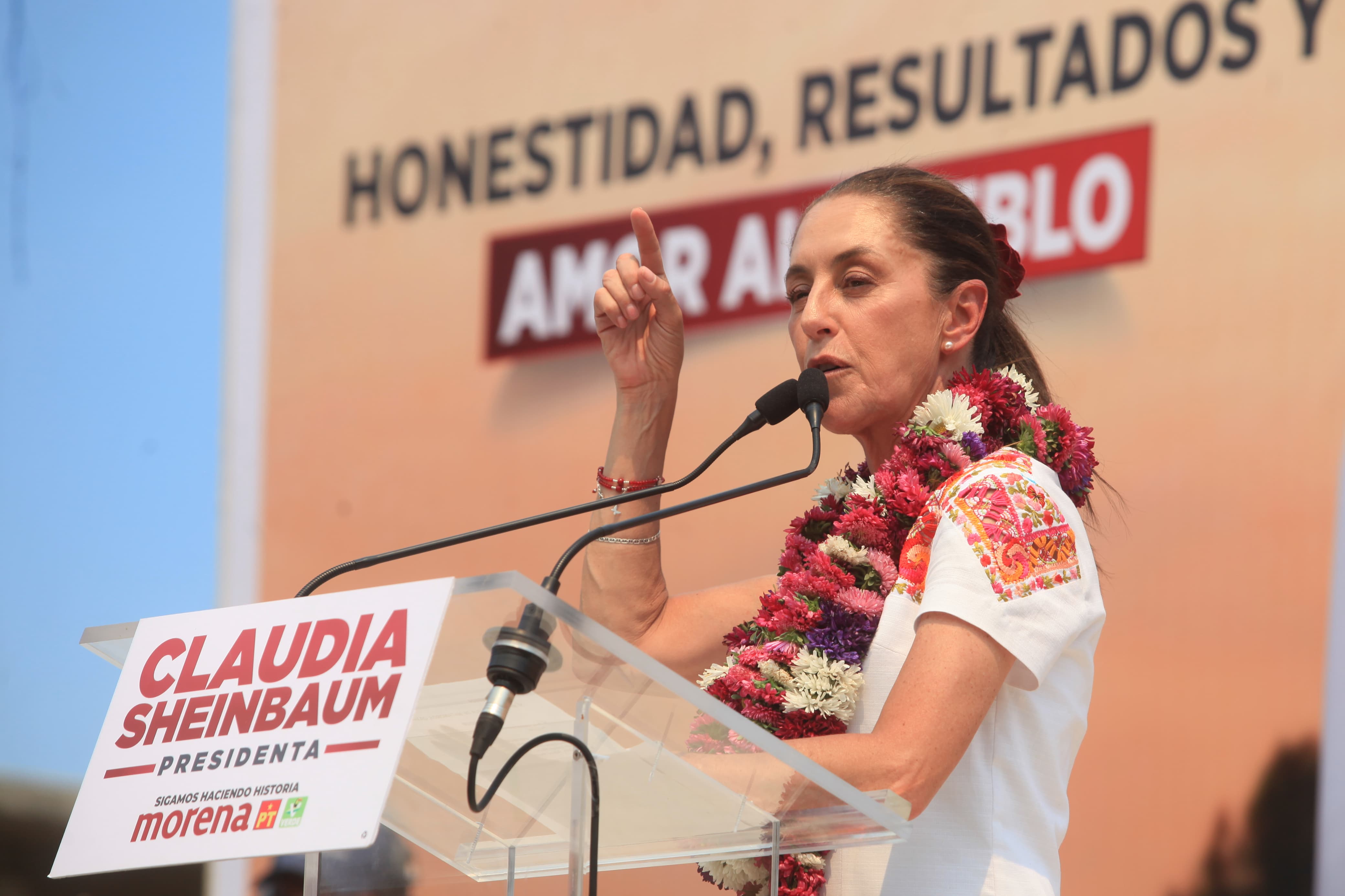 "Somos los únicos que podemos garantizar la pensión a adultos mayores", asegura Sheinbaum