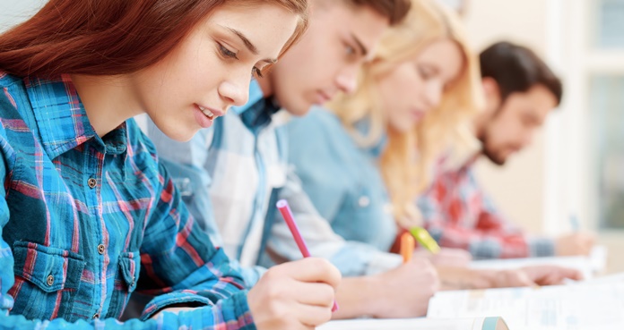 ¿Estudiar más o ir a dormir antes de un examen? El MIT responde 