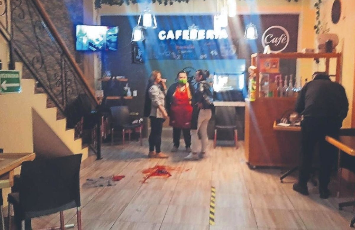 Presuntos extorsionadores disparan contra dueño y empleada de cafetería en Iztapalapa 