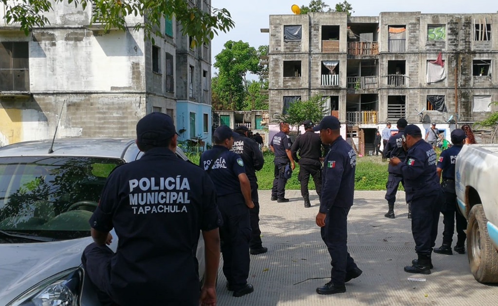 Complejo habitacional de Chiapas es desalojado por 180 familias invasoras 