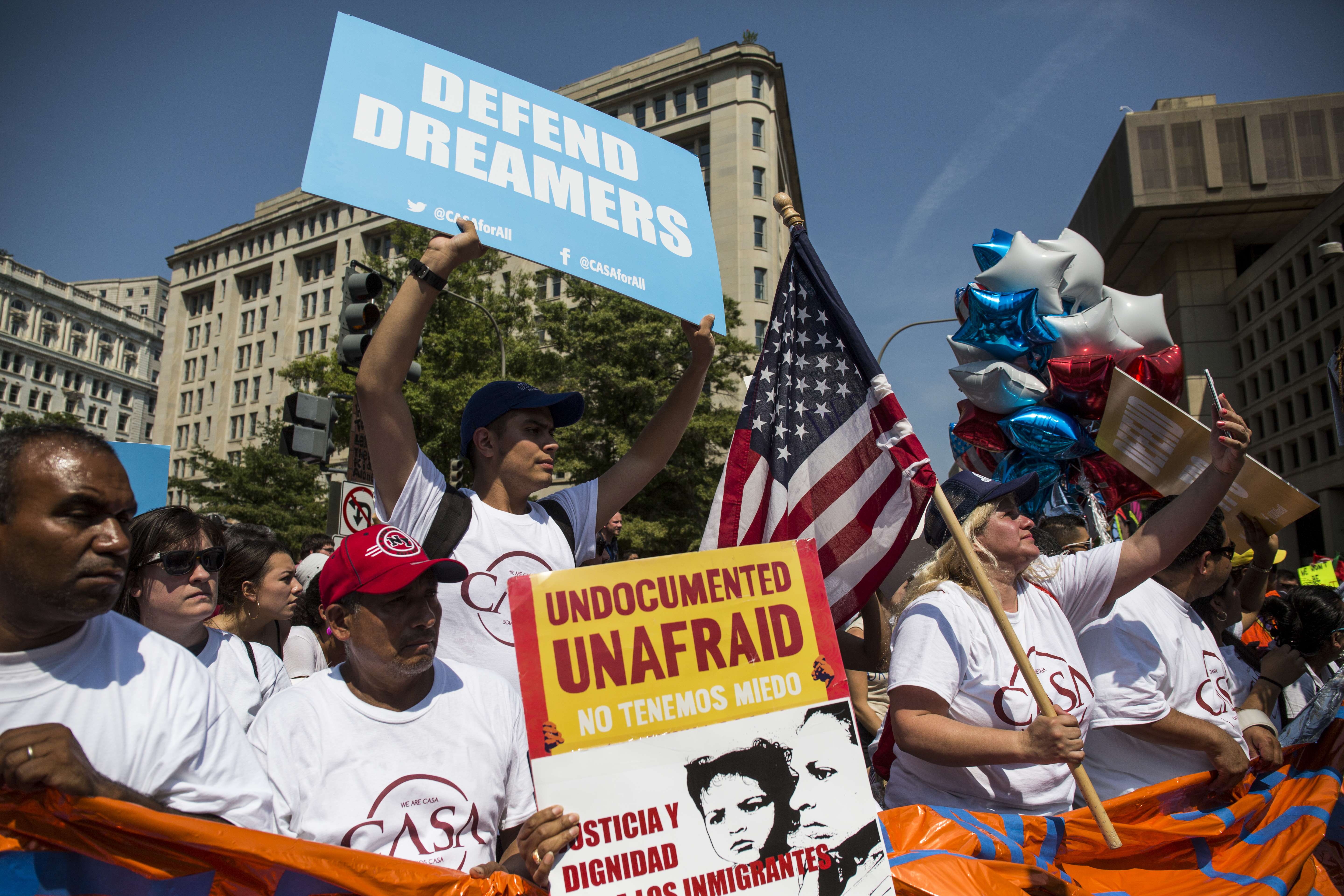 Nadie nos "quitará la dignidad", replican dreamers a Trump por DACA