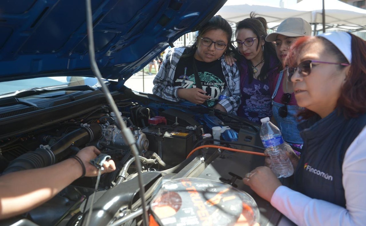 "Mecánica Básica": Curso para mujeres en Huixquilucan desafía estereotipos de género