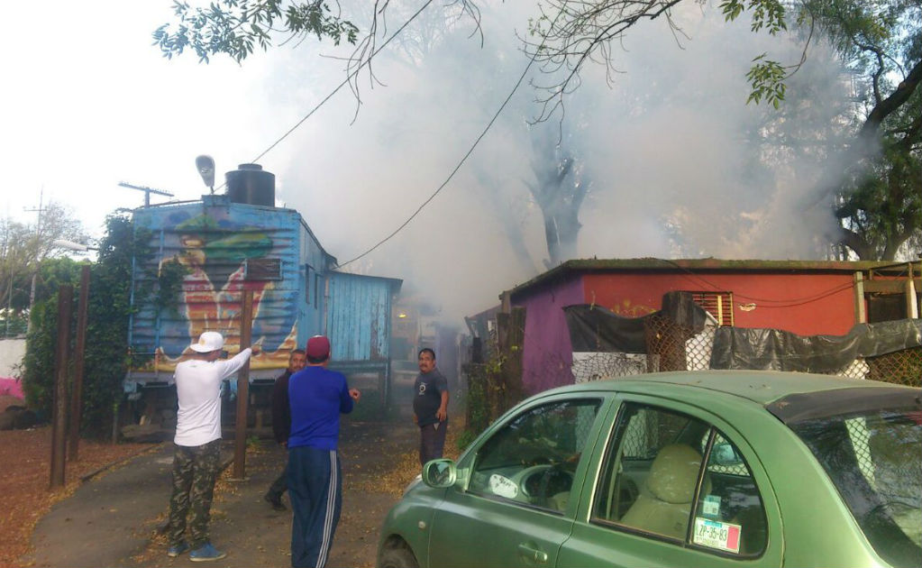 Servicios de emergencia atienden incendio en vivienda en Calzada de los Gallos