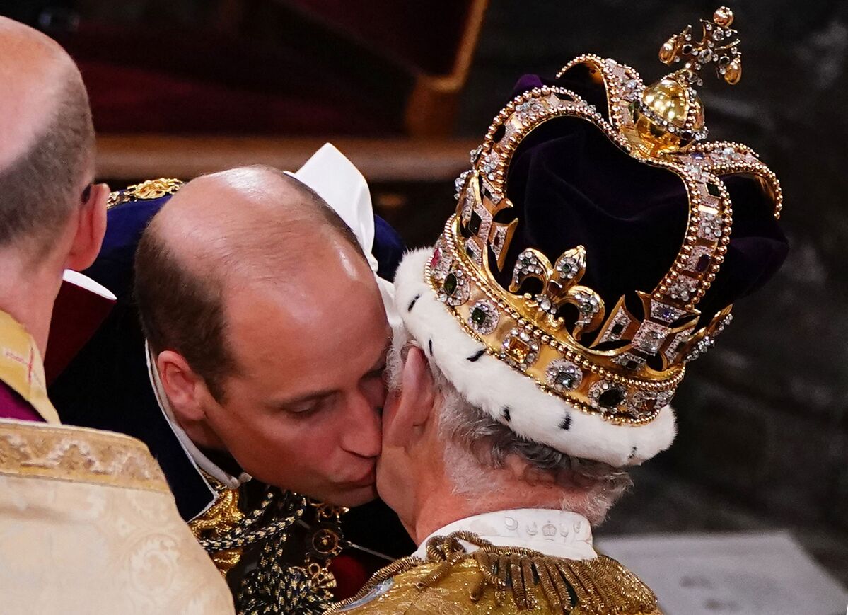 "Gracias, William": Carlos III tiene en su coronación emotivo momento con el príncipe de Gales