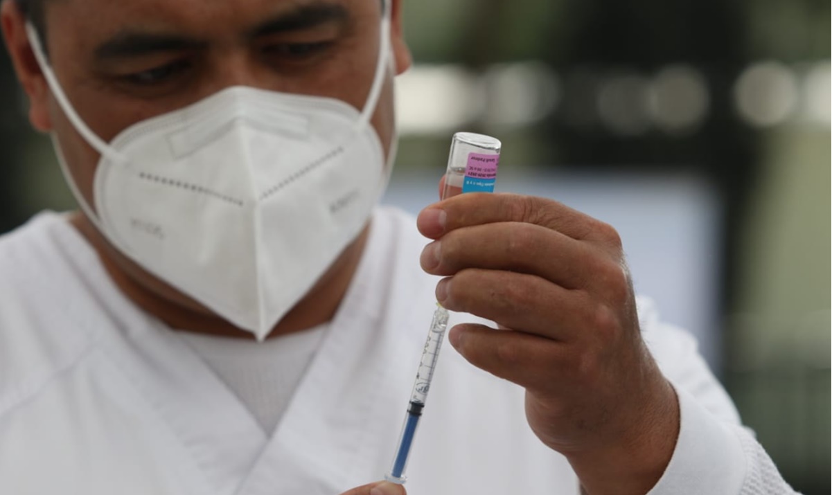 Cofepris abre convocatoria para que empresas comercialicen vacunas anticovid en México