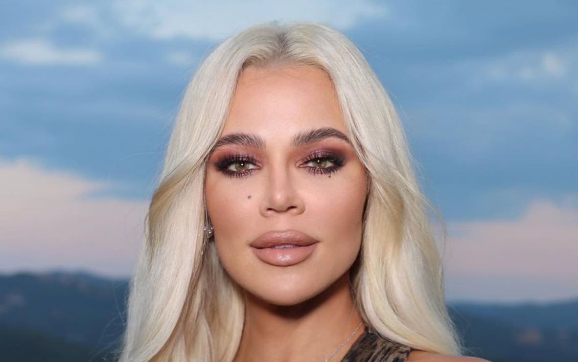 Khloé Kardashian reta al frío con abrigo de peluche y mínusculo bikini Gucci