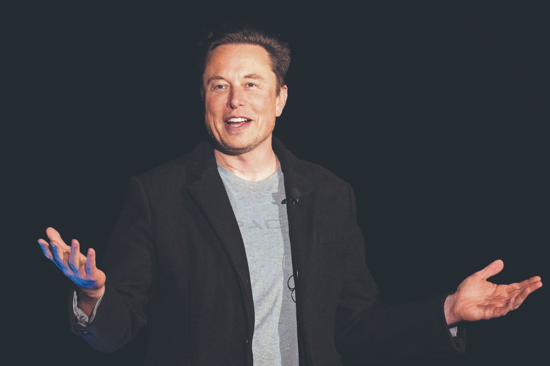 Los cambios de Elon Musk en Twitter, contrata familiares y crea dormitorios