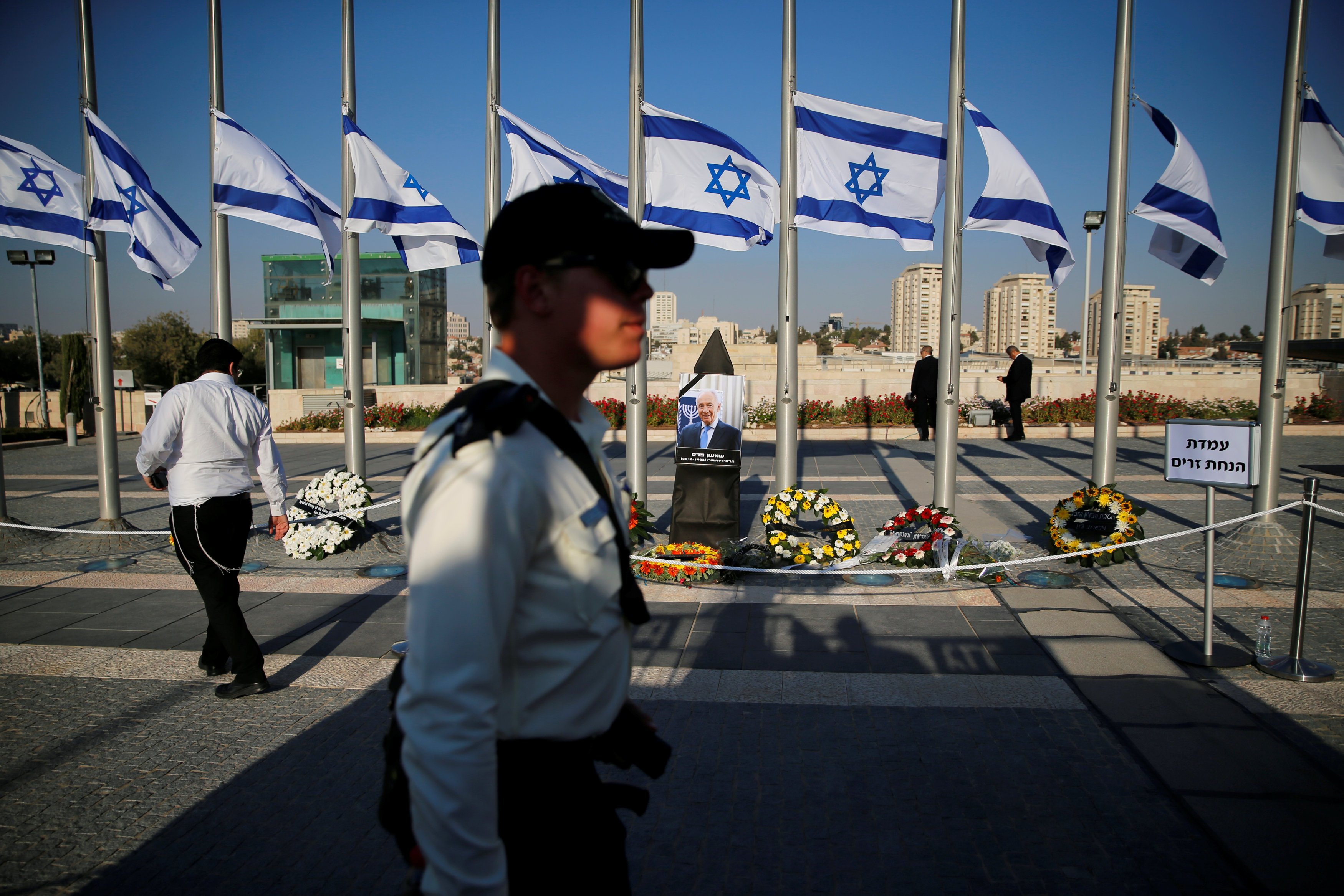 Detienen a sospechosos por seguridad en funeral de Shimon Peres