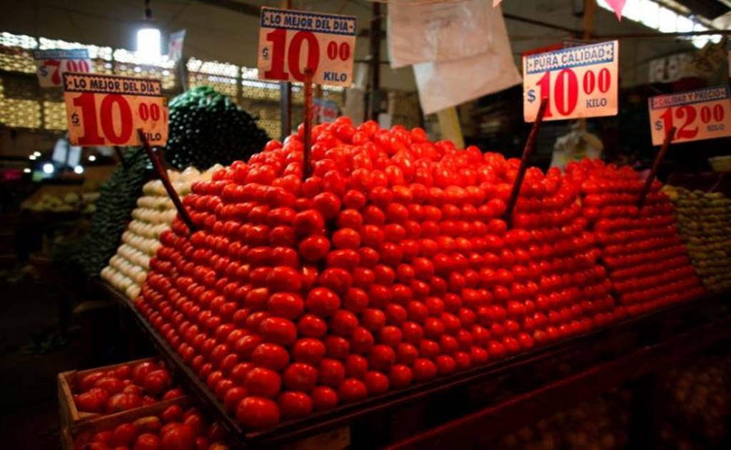 Mexico annual inflation picks up to two-year high in December
