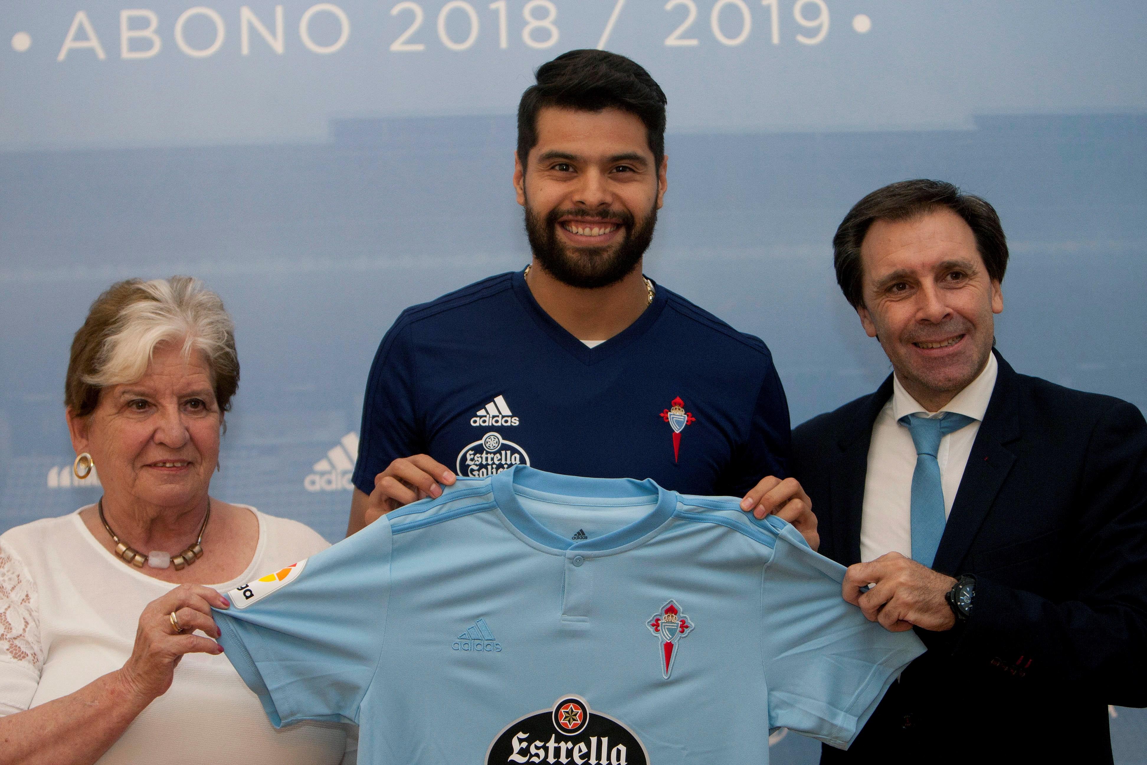 Presentan a Nestor Araujo en el Celta de Vigo