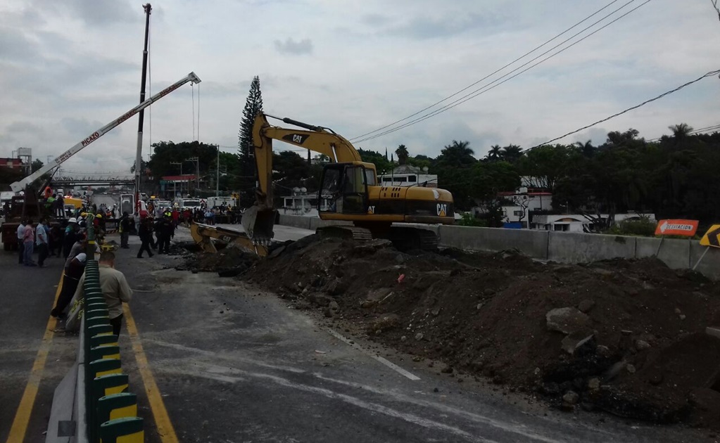 Constructoras de Paso Express atribuyen socavón a basura y agua