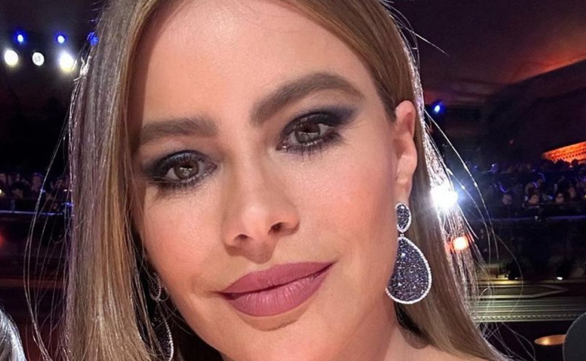 Sofía Vergara impone tendencia con elegante corsé corte corazón