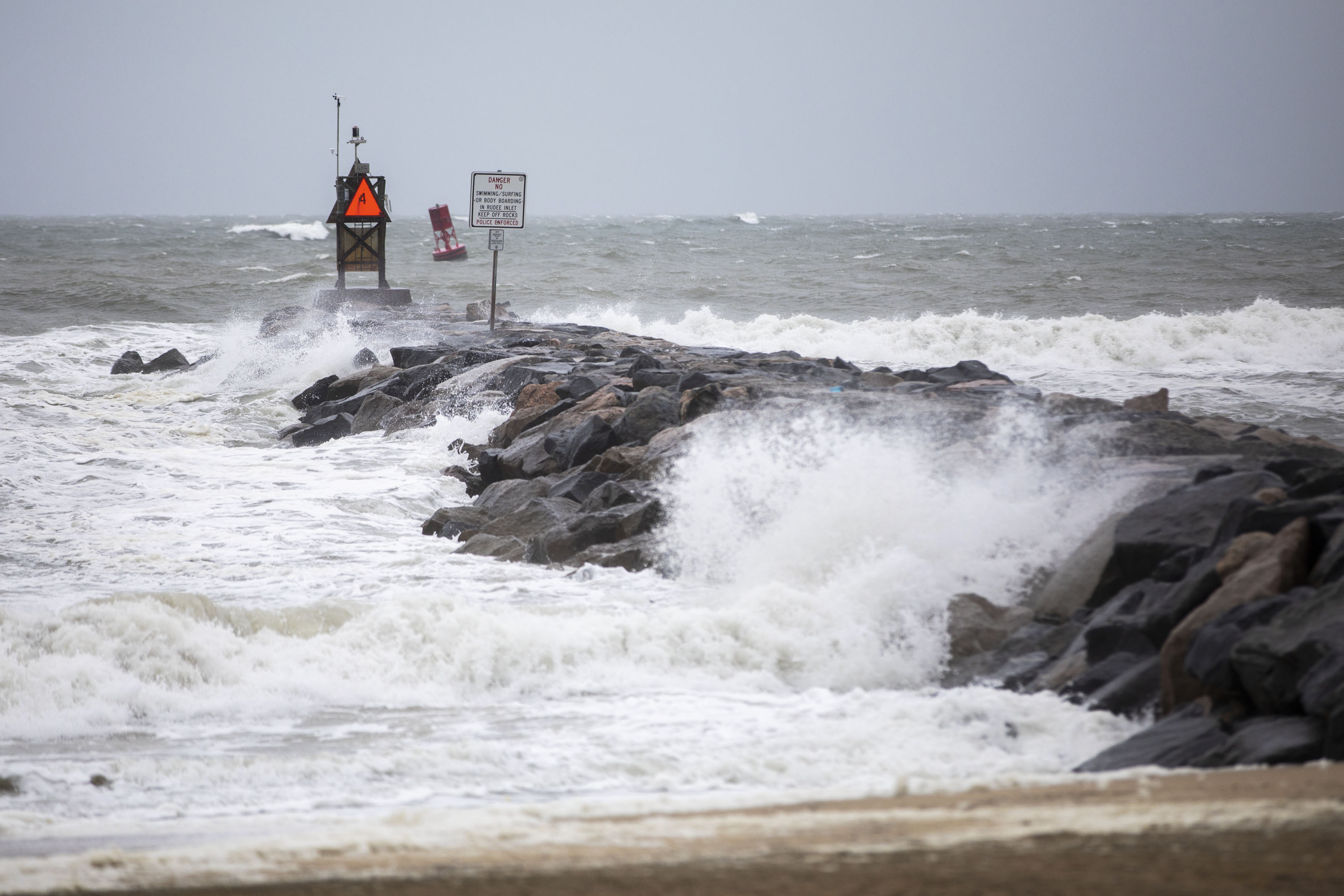 Tormenta tropical Ophelia se fortalece en el Atlántico; alerta de huracán en Carolina del Norte