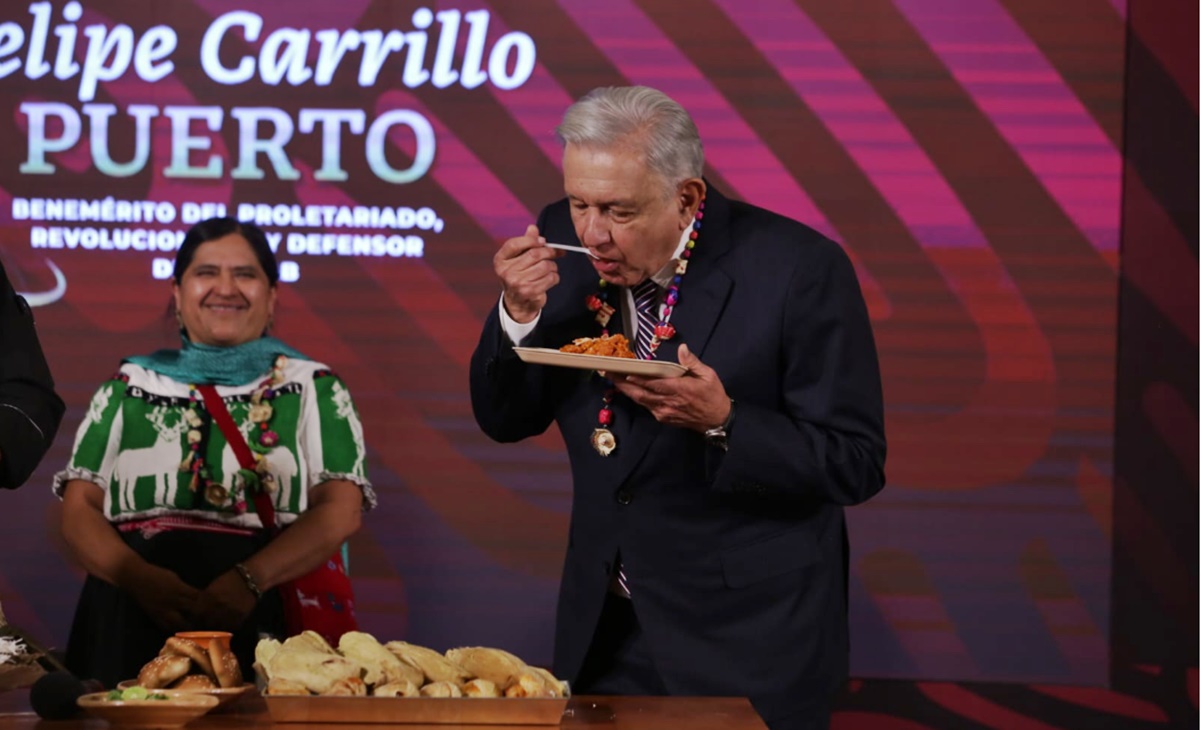 AMLO encabeza tamaliza en Palacio Nacional por Día de la Candelaria