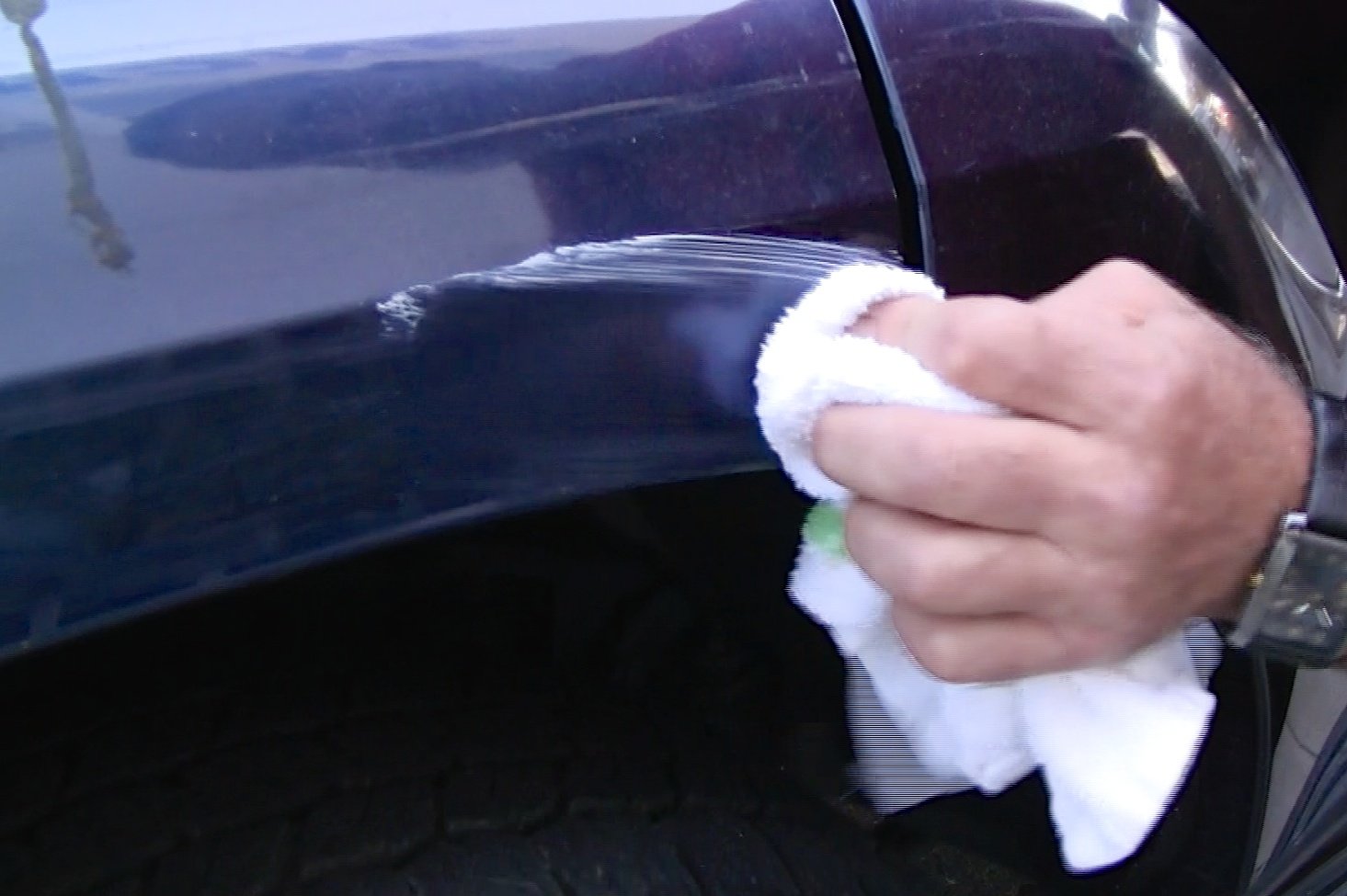 Cómo eliminar los rayones del auto con pasta de dientes