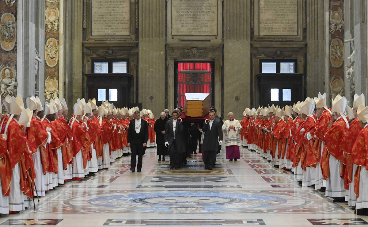 Cerca de 50 mil personas asistieron al funeral de Benedicto XVI