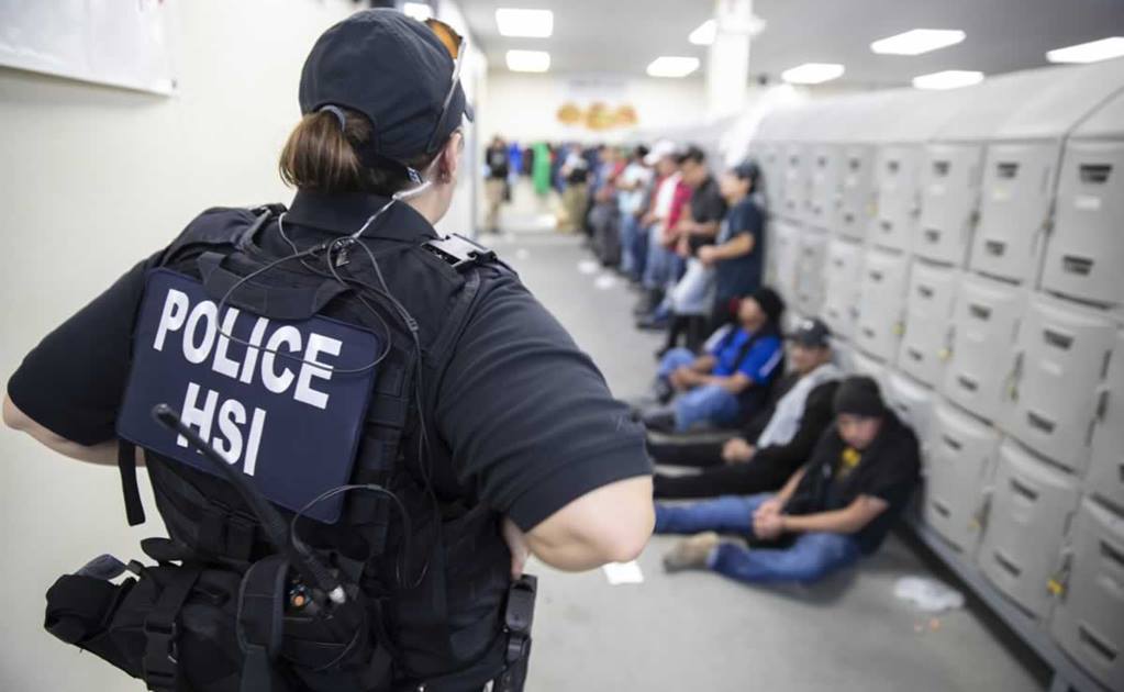 Liberan a decenas de migrantes detenidos en redada en Mississippi
