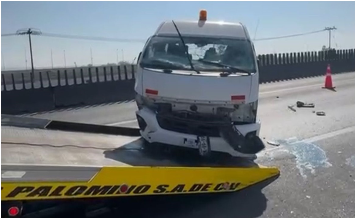 Volcadura de camioneta deja lesionado al conductor en Circuito Exterior Mexiquense