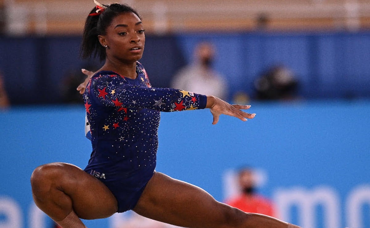 Simone Biles vence “demonios” y logra medalla en barra de equilibrio