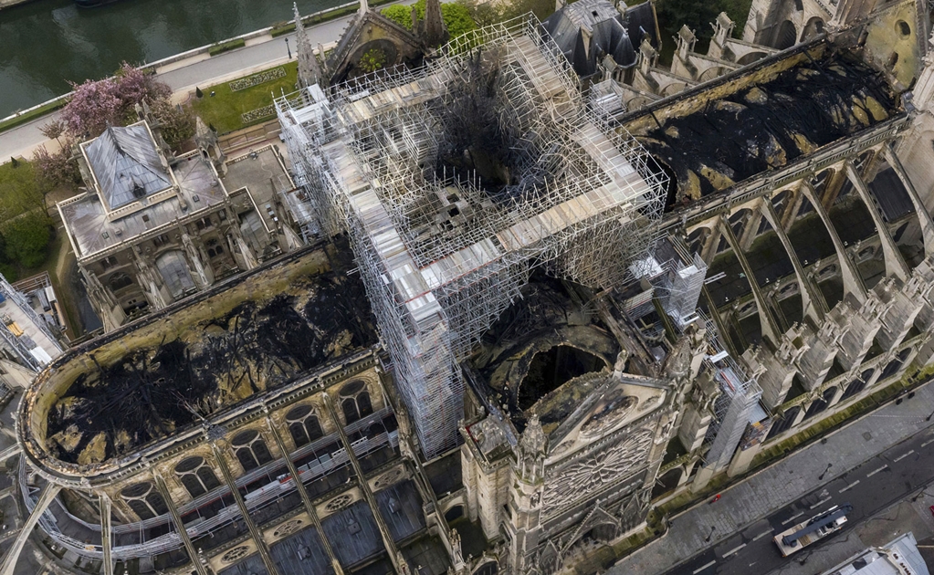 Aún inestable, Notre Dame empieza a pensar en su reconstrucción