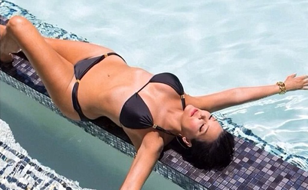 Mamá Kardashian se desnudará para festejar sus 60 años