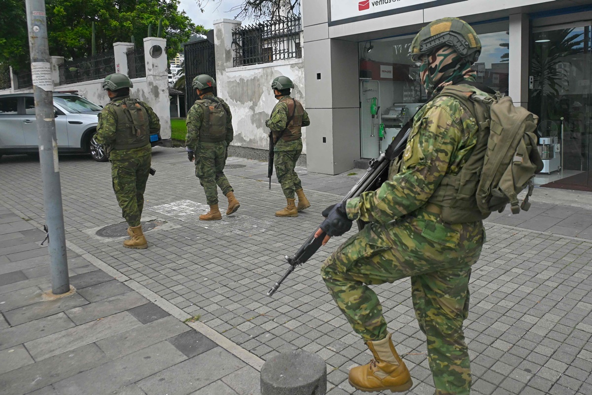 México exige a Ecuador respetar soberanía; lo responsabiliza de cualquier afectación a la embajada