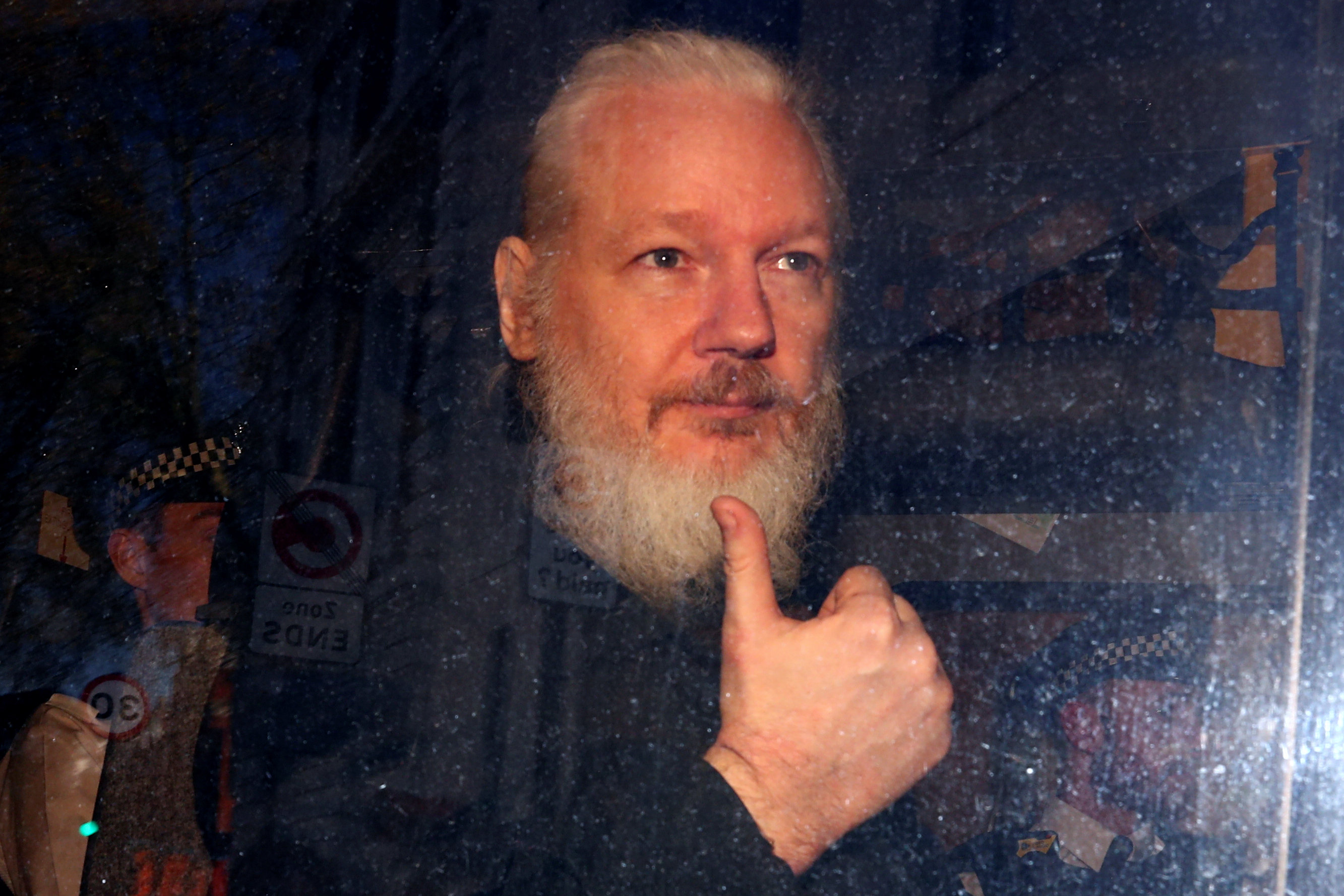 Detiene policía británica al periodista Julian Assange, fundador de WikiLeaks