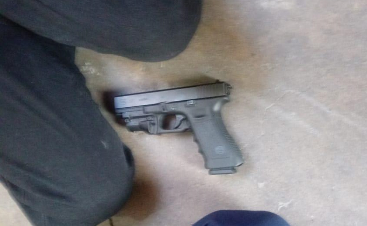 Niño de primaria esconde dos armas en mochila y dispara contra maestra y compañeros en Torreón