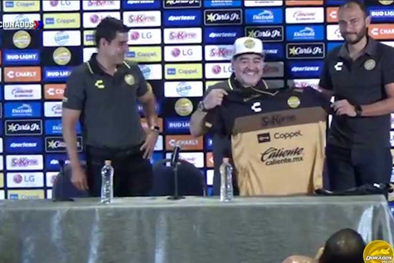 Así fue la presentación de Maradona como DT de los Dorados de Sinaloa