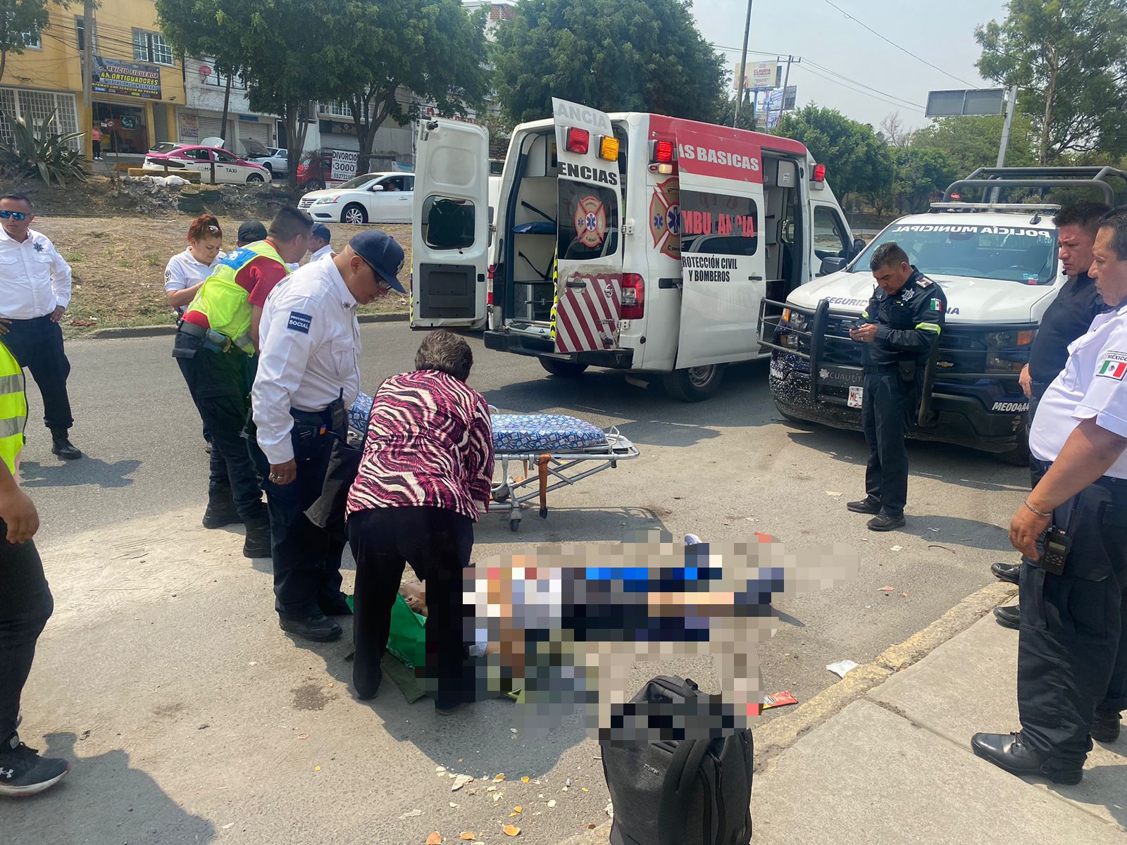 Balean a hombre de la tercera edad al resistirse a ser despojado de su vehículo