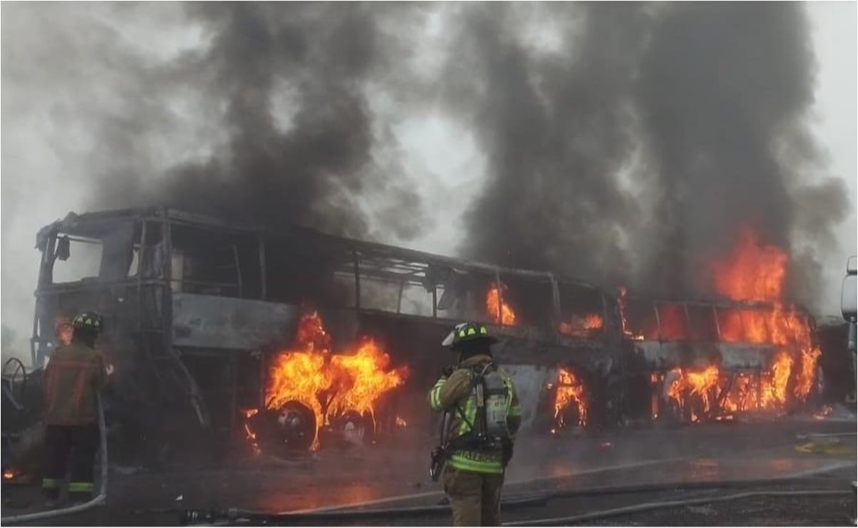 Autobús con seguidores Rayados sufre accidente rumbo a la Ciudad de México