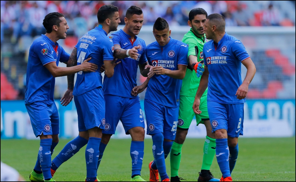 Tensión invade a jugadores de Cruz Azul