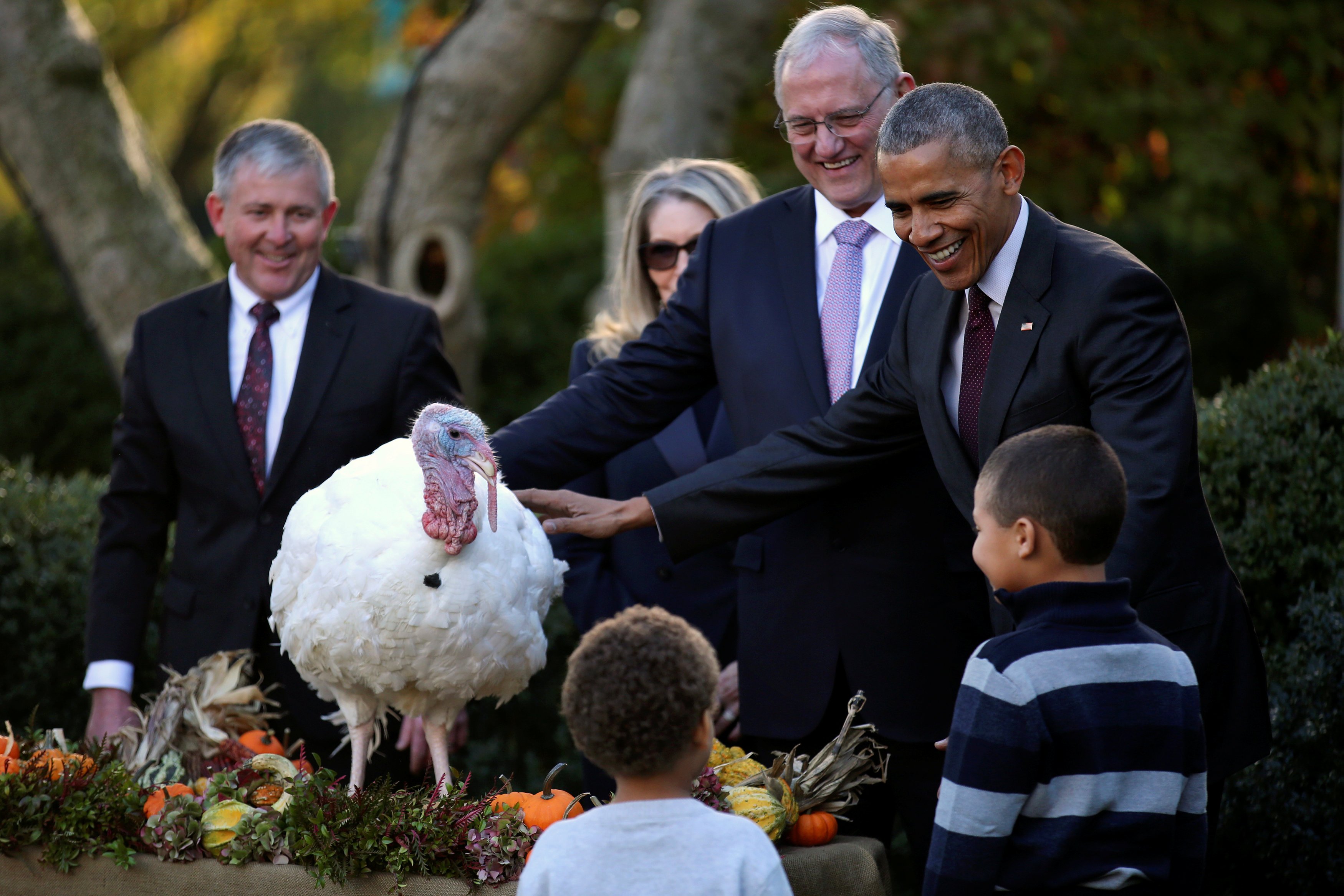 Obama indulta a pavos en ceremonia del Día de Gracias