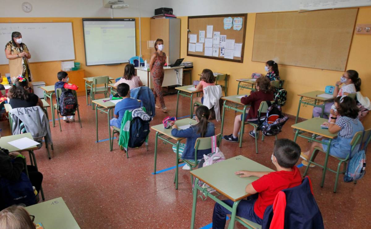 No más “chiques” ni “todxs”: Prohíben a docentes usar lenguaje inclusivo durante clases