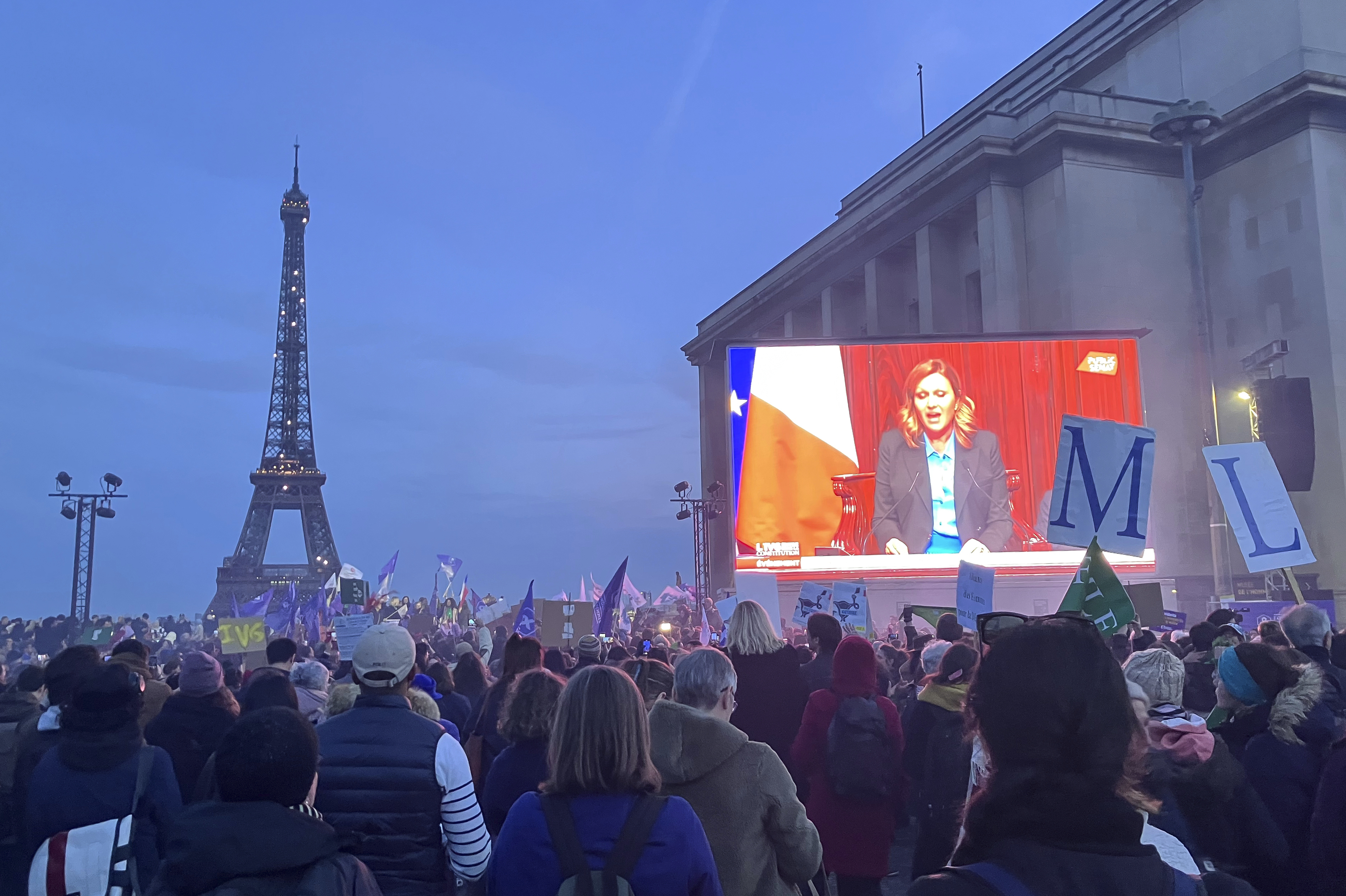 Francia hace historia al consagrar el derecho al aborto en su Constitución