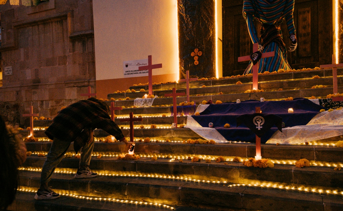 Colocan “altar de las muertas” en memoria de las víctimas de la violencia feminicida en Zacatecas