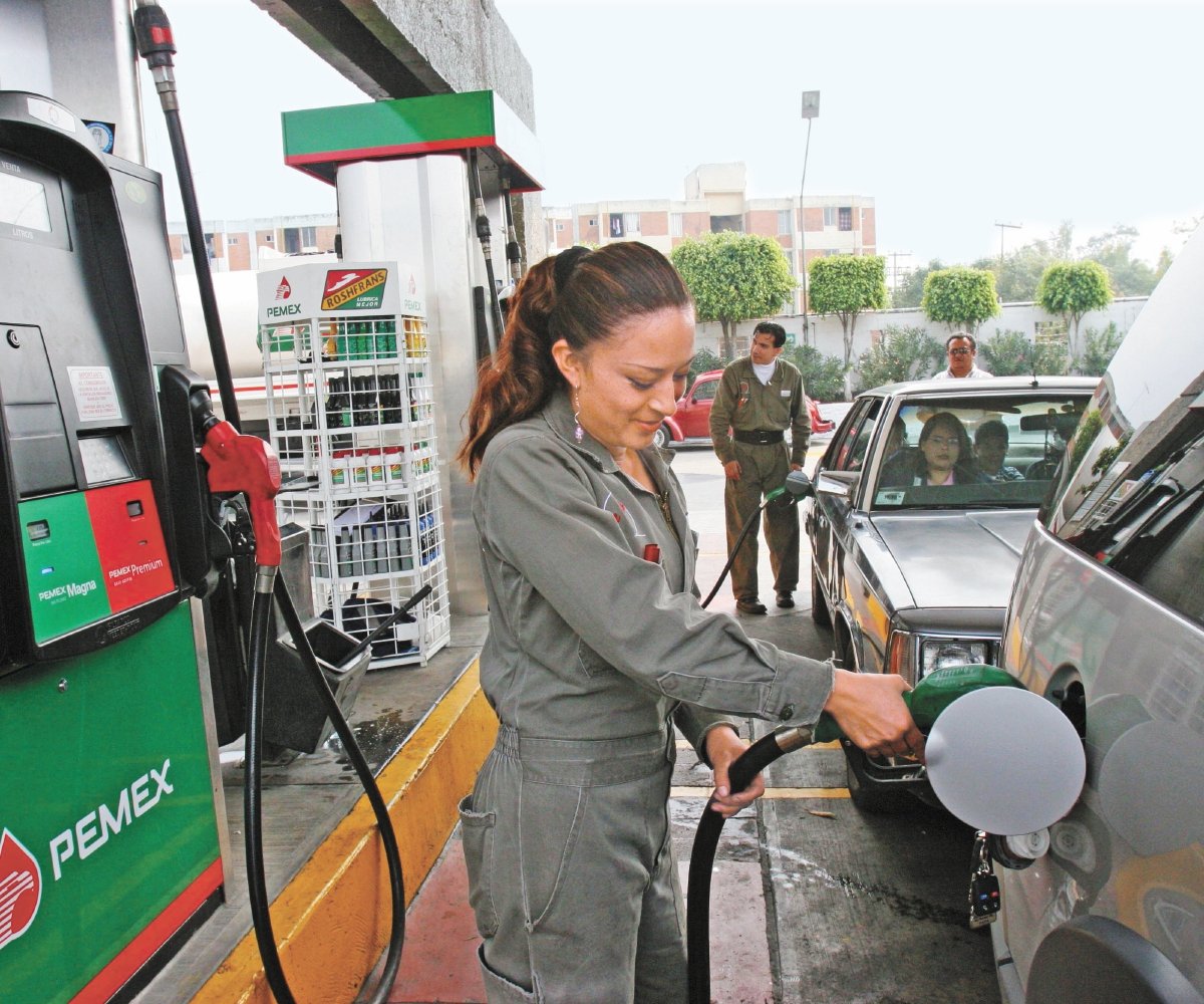 Hacienda sube subsidio para consumidores de gasolina