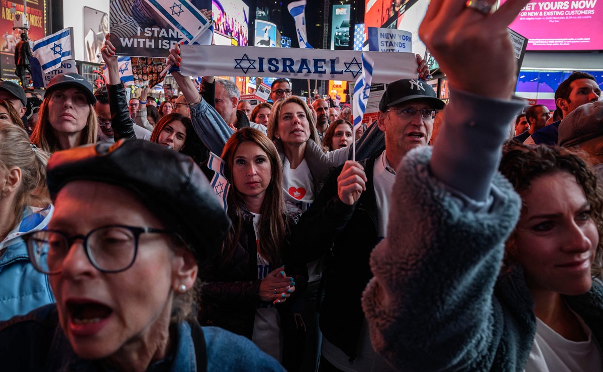 Miles de personas se manifiestan en el corazón de Nueva York en apoyo a Israel