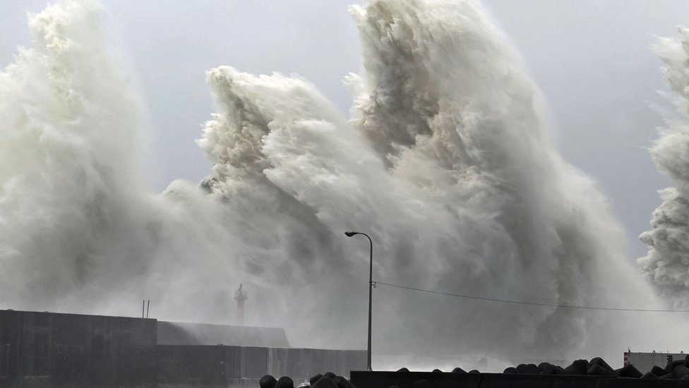 "Súper tifón" Nanmadol azota Japón y obliga a evacuar a 9 millones de personas