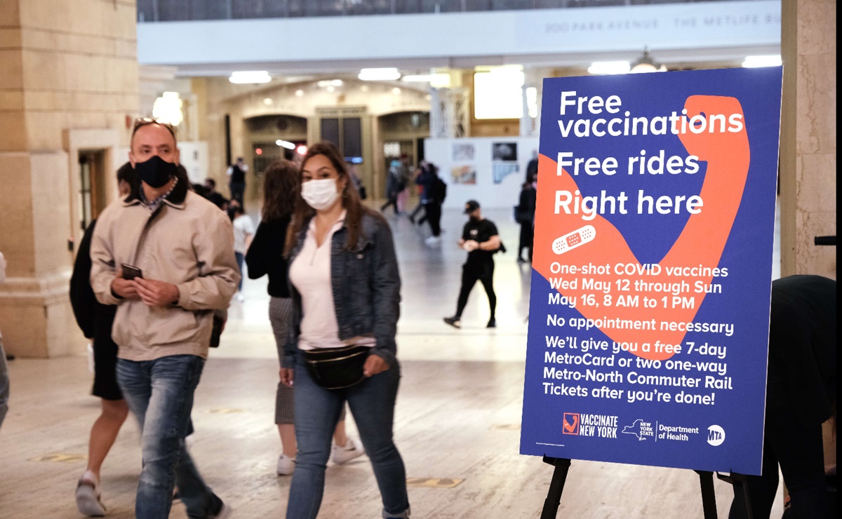 Comienza vacunación de turistas en Grand Central de NY
