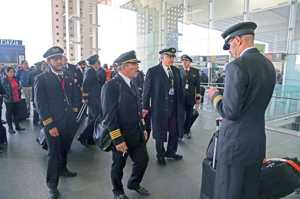 Aerolíneas buscan pilotos para aviones más grandes 