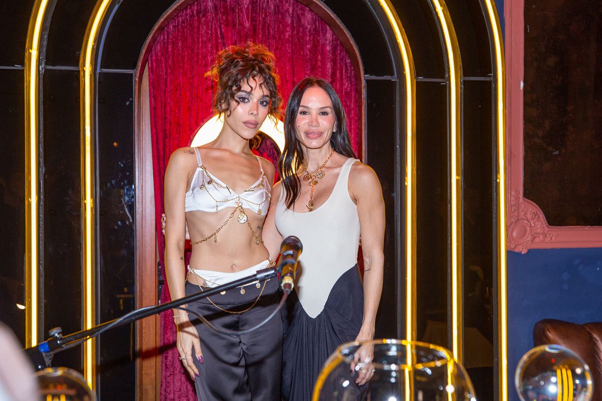 Danna y Mia Astral presentan "Talisman" de Pandora