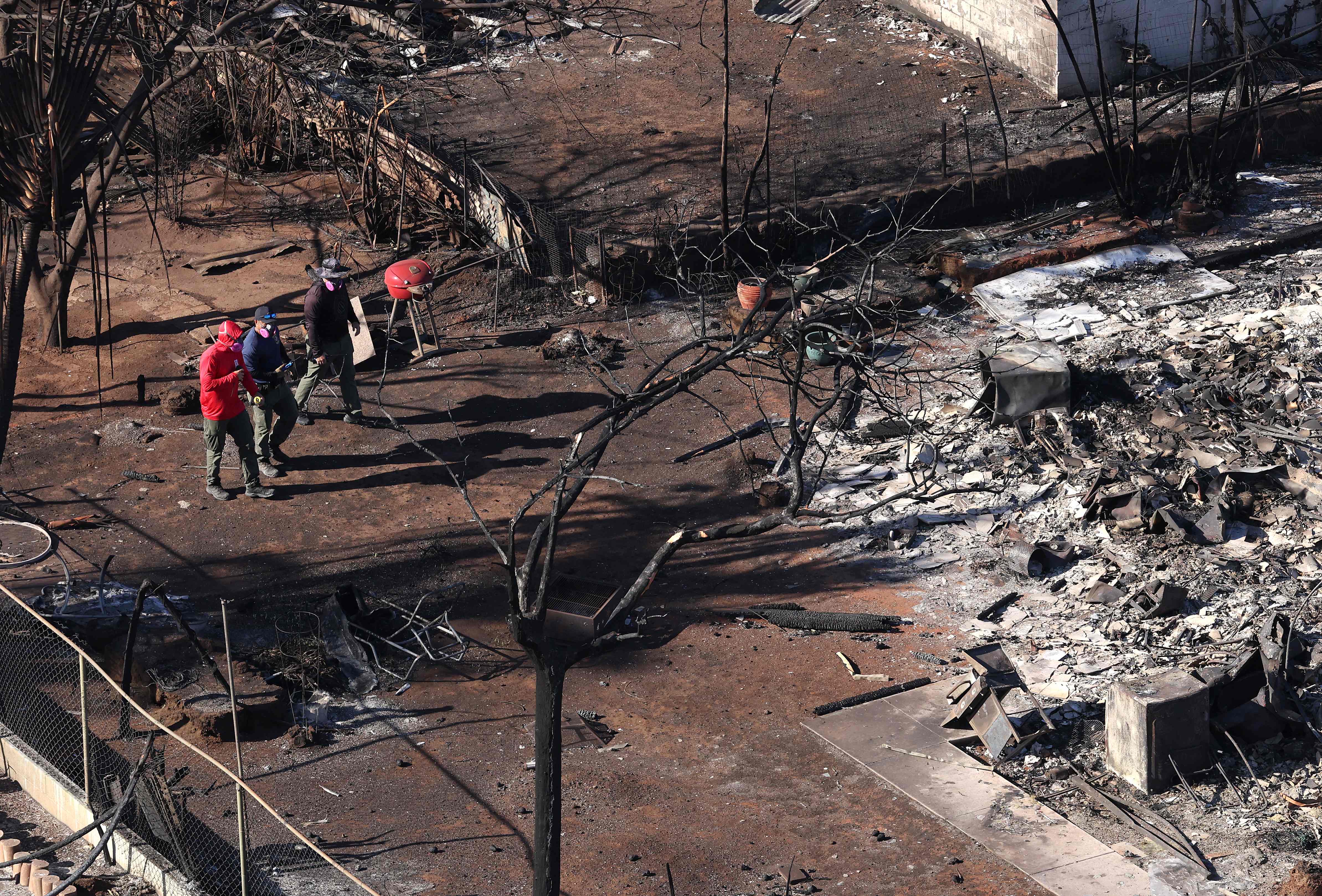 Residentes en Maui, Hawái: "Algunos tienen avionetas y escaparon del fuego, los demás estamos solos"