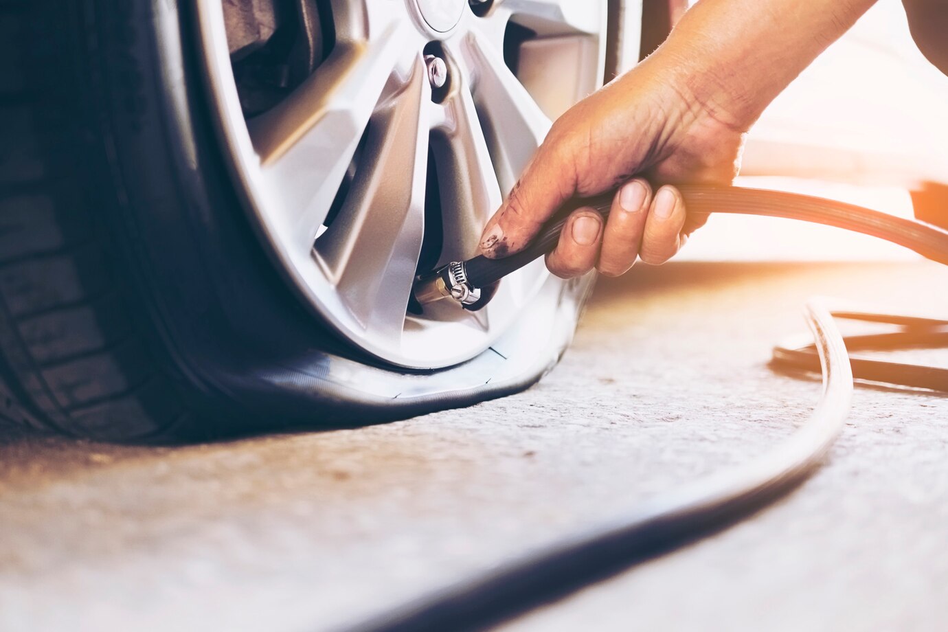 Qué le pasa a un auto que tiene las llantas sobreinfladas