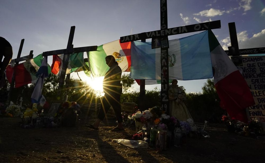 Imputan a chofer y cómplice por muerte de 53 migrantes abandonados en tráiler en Texas 