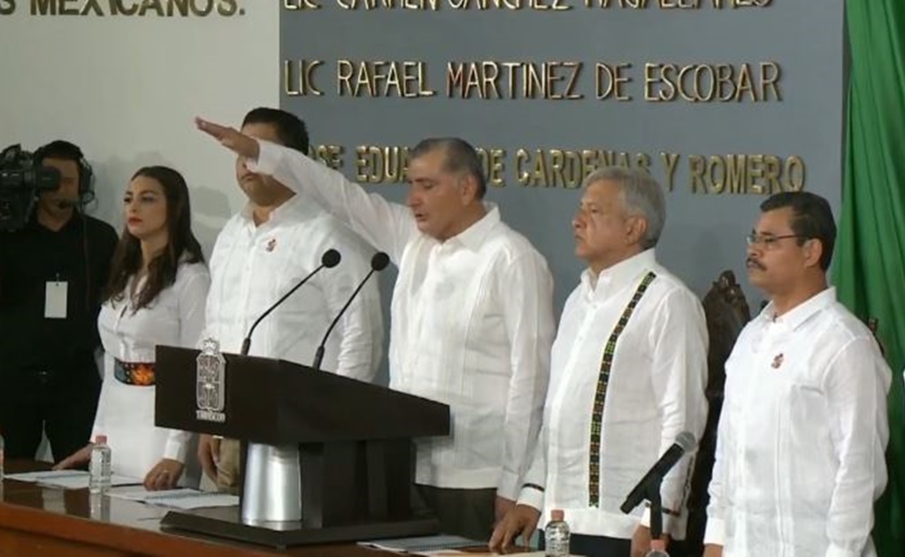 López Obrador asiste a toma de protesta de gobernador de Tabasco