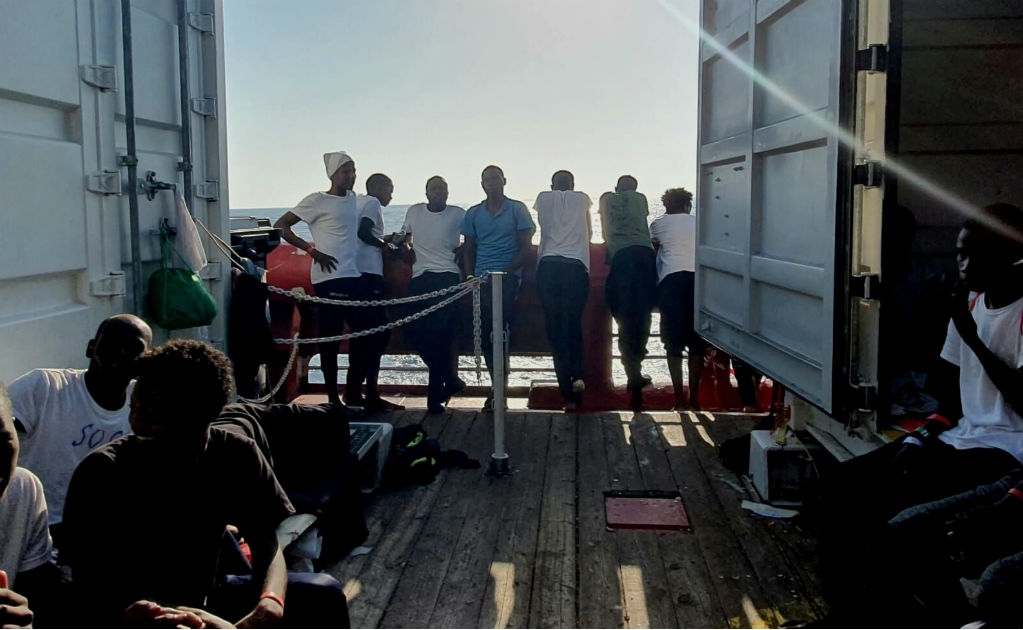 Italia autoriza el desembarco del "Ocean Viking", con migrantes a bordo