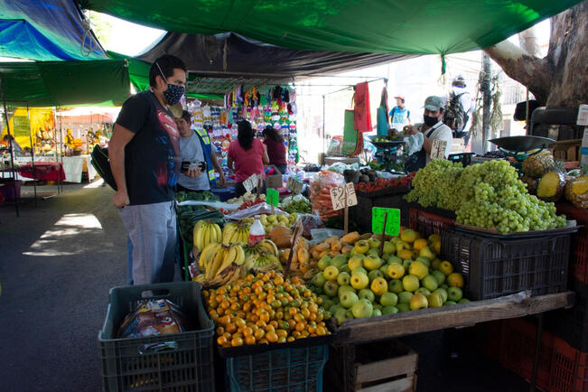 Tianguistas venden menos; comerciantes reportan caídas en Querétaro 